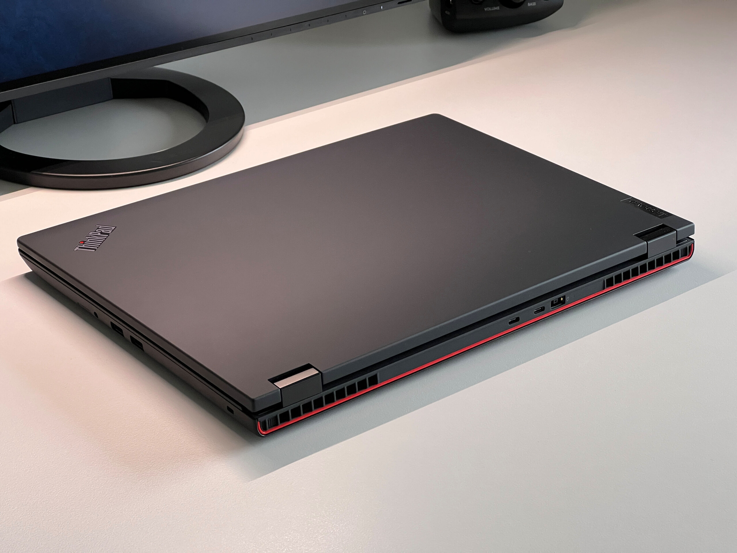 لپ‌تاپ لنوو Lenovo ThinkPad P16v Gen 1
